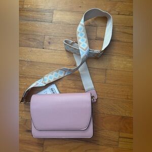 Jen and co crossbody bag NWT patterned strap